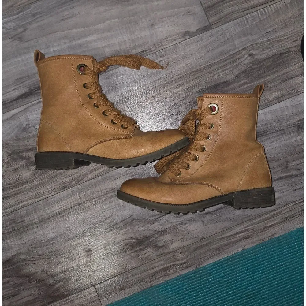 Girl's Cat and Jack zip up boots sz 3